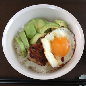 ちょっぴり和風♪アボカド＆ロコモコ丼